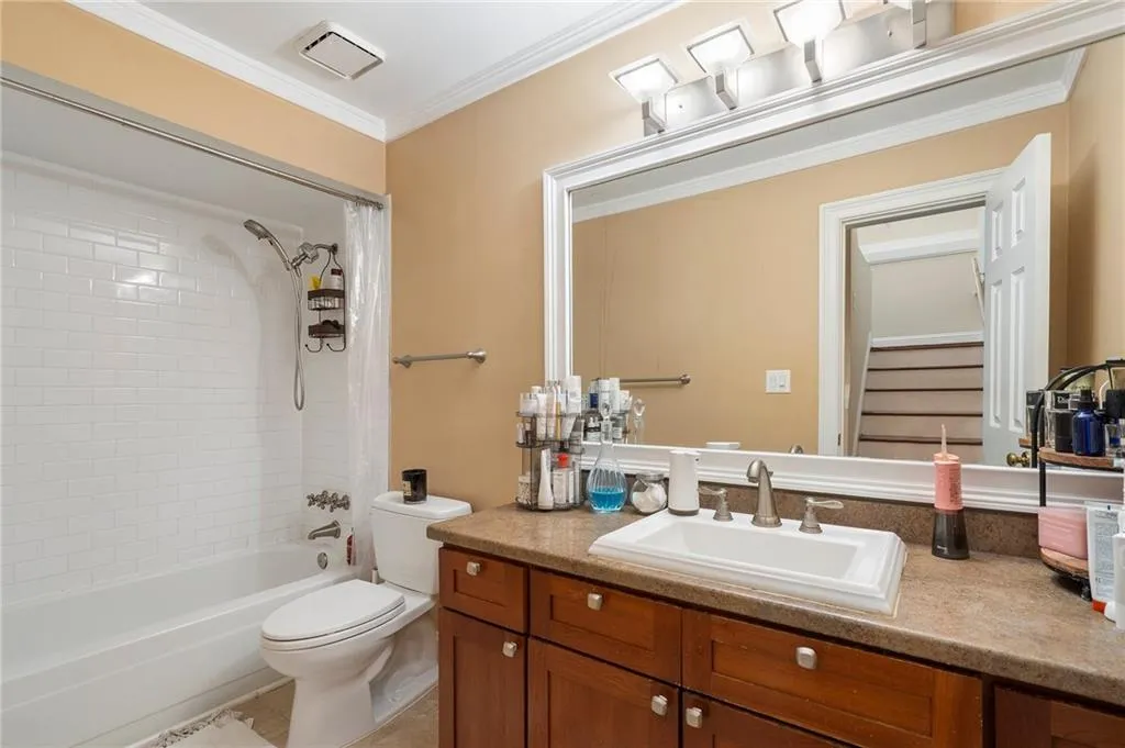 2840 Peachtree Road Nw Unit 307, Atlanta, Georgia 30305, 1 Bedroom Bedrooms, ,2 BathroomsBathrooms,Residential,For Sale,2840 Peachtree Road Nw Unit 307,7580424