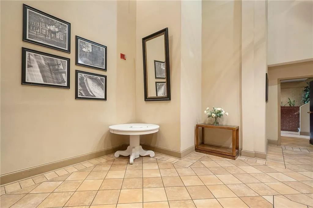 2840 Peachtree Road Nw Unit 307, Atlanta, Georgia 30305, 1 Bedroom Bedrooms, ,2 BathroomsBathrooms,Residential,For Sale,2840 Peachtree Road Nw Unit 307,7580424