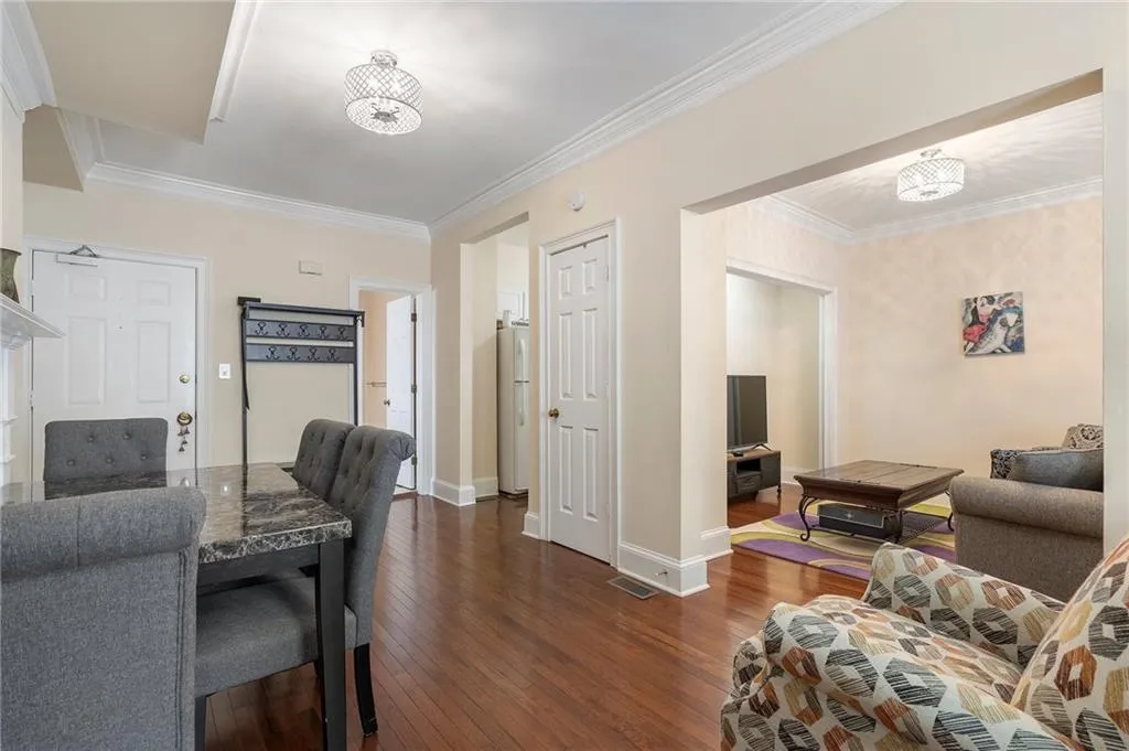 2840 Peachtree Road Nw Unit 307, Atlanta, Georgia 30305, 1 Bedroom Bedrooms, ,2 BathroomsBathrooms,Residential,For Sale,2840 Peachtree Road Nw Unit 307,7580424