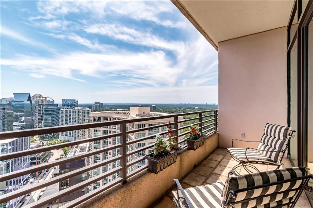 750 Park Avenue Ne Unit 29s, Atlanta, Georgia 30326, 2 Bedrooms Bedrooms, ,2 BathroomsBathrooms,Residential,For Sale,750 Park Avenue Ne Unit 29s,7652308
