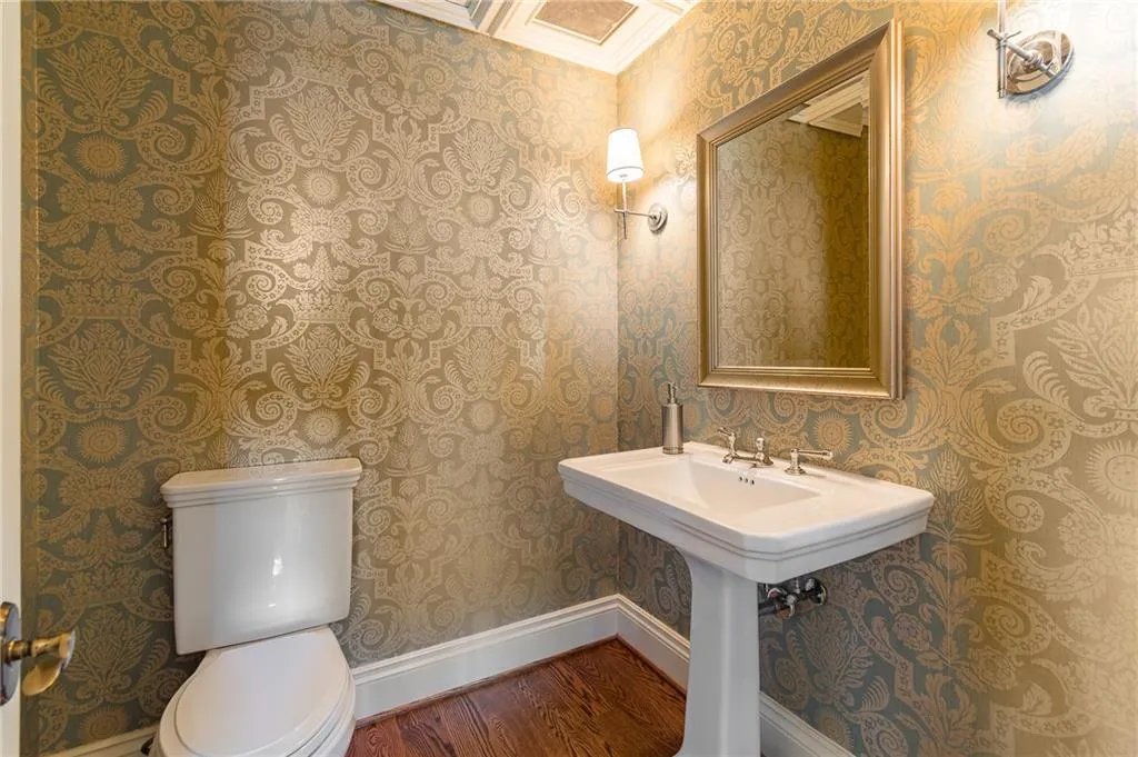 750 Park Avenue Ne Unit 29s, Atlanta, Georgia 30326, 2 Bedrooms Bedrooms, ,2 BathroomsBathrooms,Residential,For Sale,750 Park Avenue Ne Unit 29s,7652308