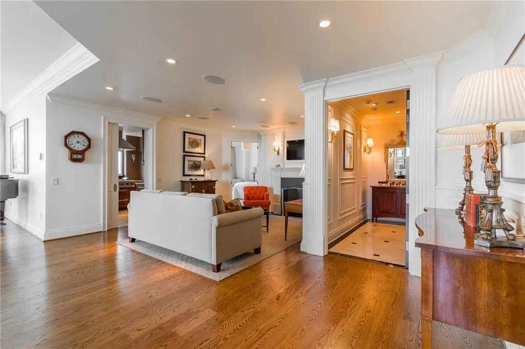 750 Park Avenue Ne Unit 29s, Atlanta, Georgia 30326, 2 Bedrooms Bedrooms, ,2 BathroomsBathrooms,Residential,For Sale,750 Park Avenue Ne Unit 29s,7652308