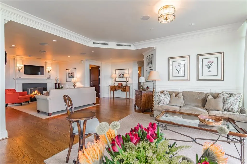 750 Park Avenue Ne Unit 29s, Atlanta, Georgia 30326, 2 Bedrooms Bedrooms, ,2 BathroomsBathrooms,Residential,For Sale,750 Park Avenue Ne Unit 29s,7652308