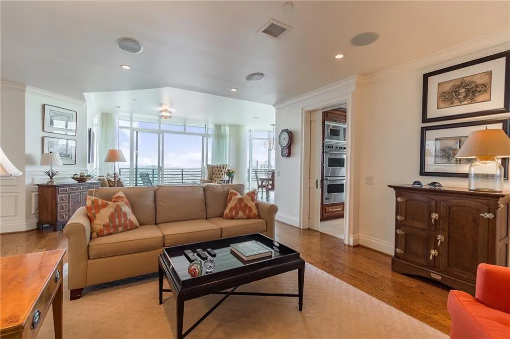 750 Park Avenue Ne Unit 29s, Atlanta, Georgia 30326, 2 Bedrooms Bedrooms, ,2 BathroomsBathrooms,Residential,For Sale,750 Park Avenue Ne Unit 29s,7652308