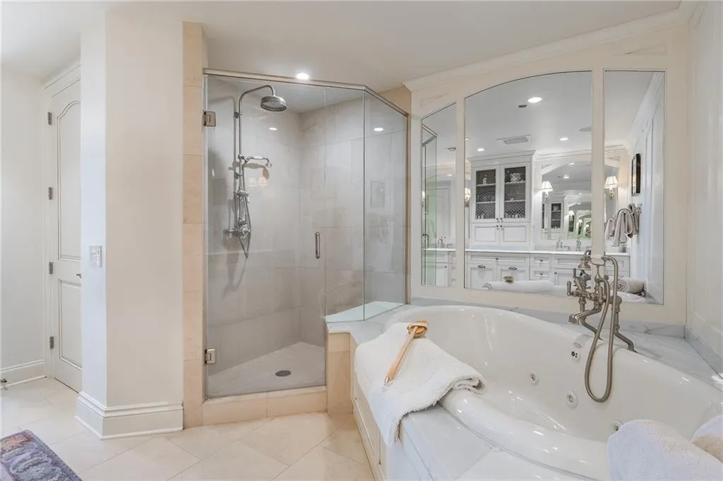 750 Park Avenue Ne Unit 29s, Atlanta, Georgia 30326, 2 Bedrooms Bedrooms, ,2 BathroomsBathrooms,Residential,For Sale,750 Park Avenue Ne Unit 29s,7652308