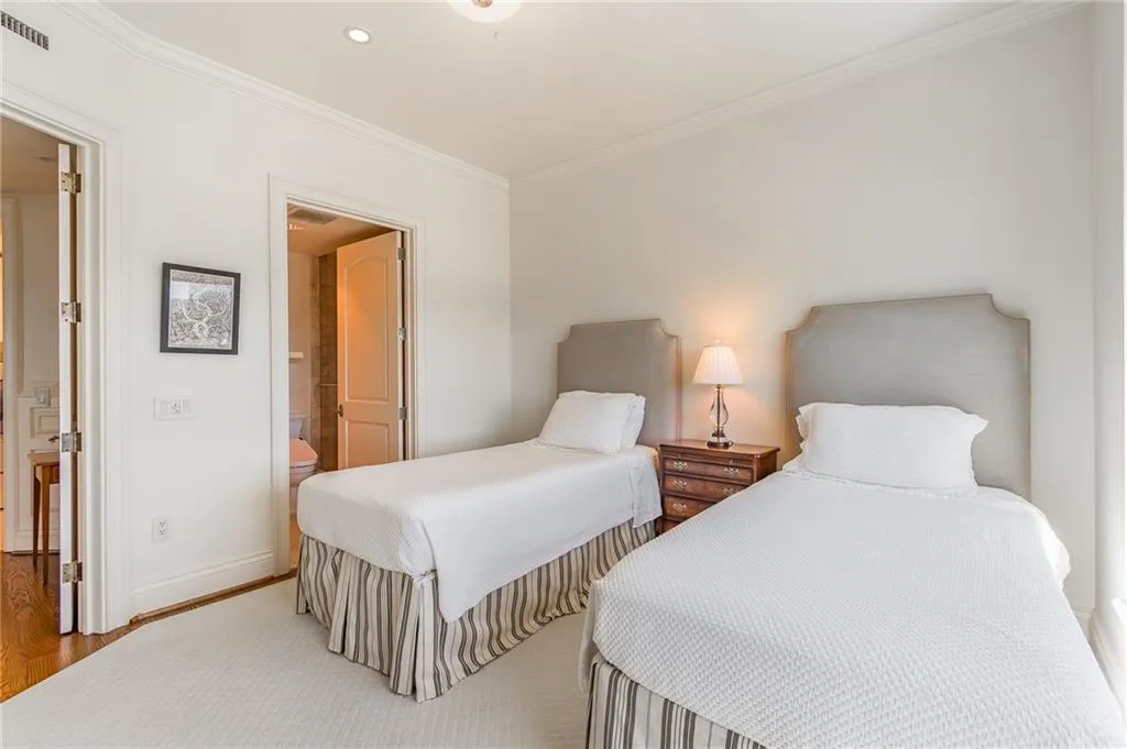 750 Park Avenue Ne Unit 29s, Atlanta, Georgia 30326, 2 Bedrooms Bedrooms, ,2 BathroomsBathrooms,Residential,For Sale,750 Park Avenue Ne Unit 29s,7652308