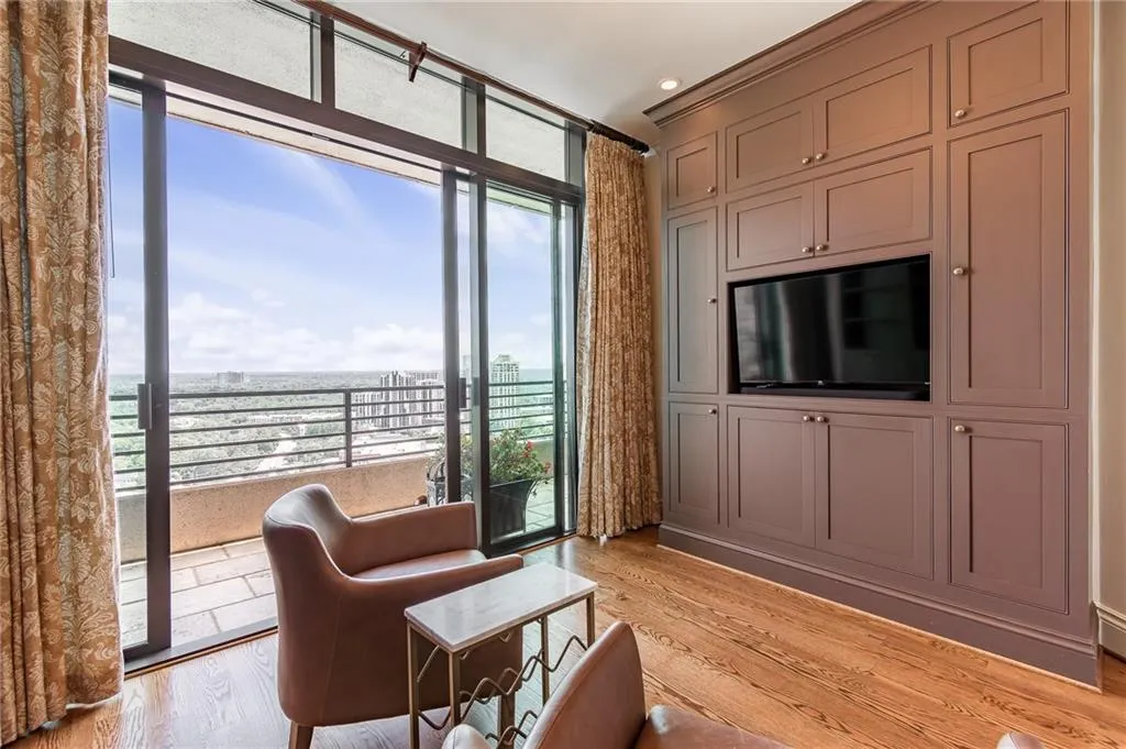 750 Park Avenue Ne Unit 29s, Atlanta, Georgia 30326, 2 Bedrooms Bedrooms, ,2 BathroomsBathrooms,Residential,For Sale,750 Park Avenue Ne Unit 29s,7652308