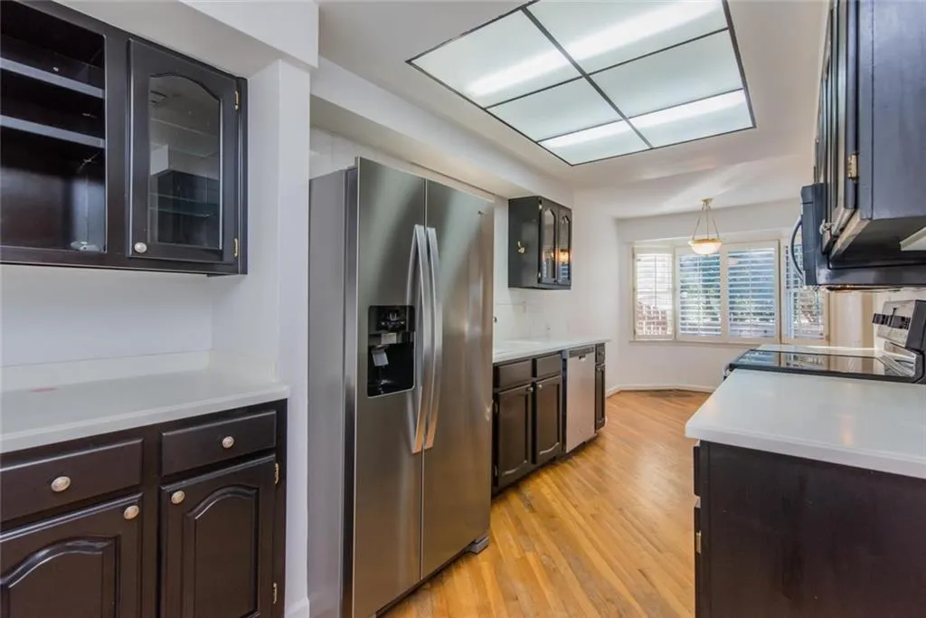 301 Dunwoody Chace, Sandy Springs, Georgia 30328, 3 Bedrooms Bedrooms, ,3 BathroomsBathrooms,Residential,Sold,301 Dunwoody Chace,6106458