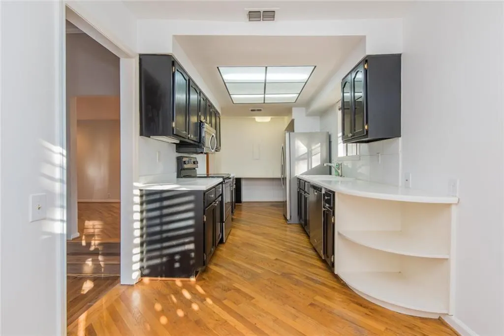 301 Dunwoody Chace, Sandy Springs, Georgia 30328, 3 Bedrooms Bedrooms, ,3 BathroomsBathrooms,Residential,Sold,301 Dunwoody Chace,6106458