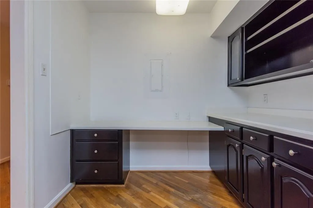 301 Dunwoody Chace, Sandy Springs, Georgia 30328, 3 Bedrooms Bedrooms, ,3 BathroomsBathrooms,Residential,Sold,301 Dunwoody Chace,6106458