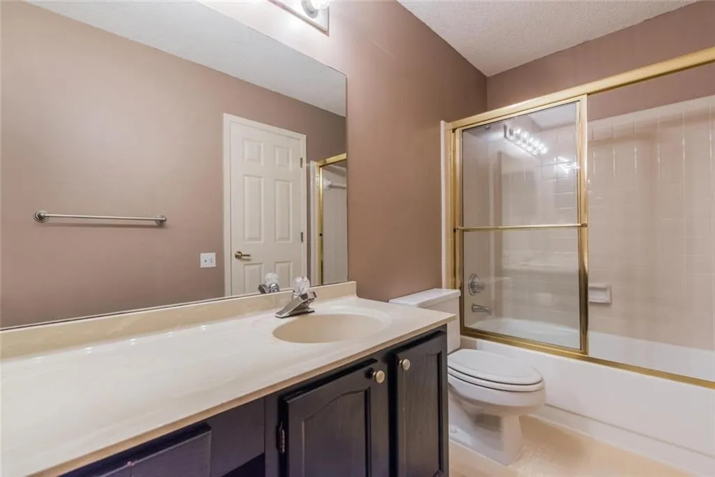 301 Dunwoody Chace, Sandy Springs, Georgia 30328, 3 Bedrooms Bedrooms, ,3 BathroomsBathrooms,Residential,Sold,301 Dunwoody Chace,6106458