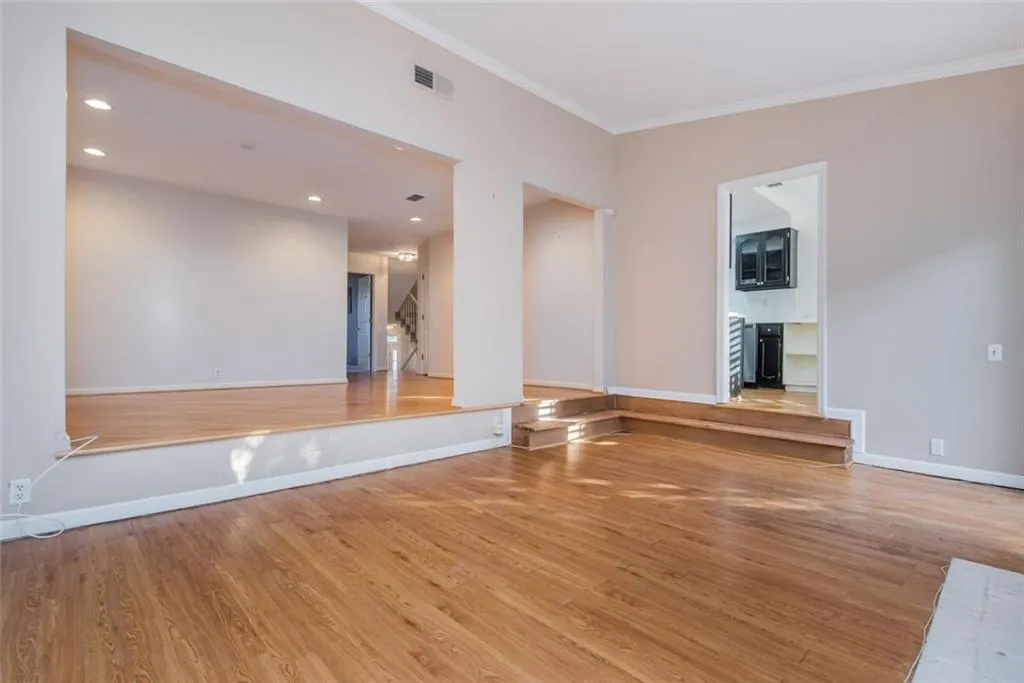 301 Dunwoody Chace, Sandy Springs, Georgia 30328, 3 Bedrooms Bedrooms, ,3 BathroomsBathrooms,Residential,Sold,301 Dunwoody Chace,6106458