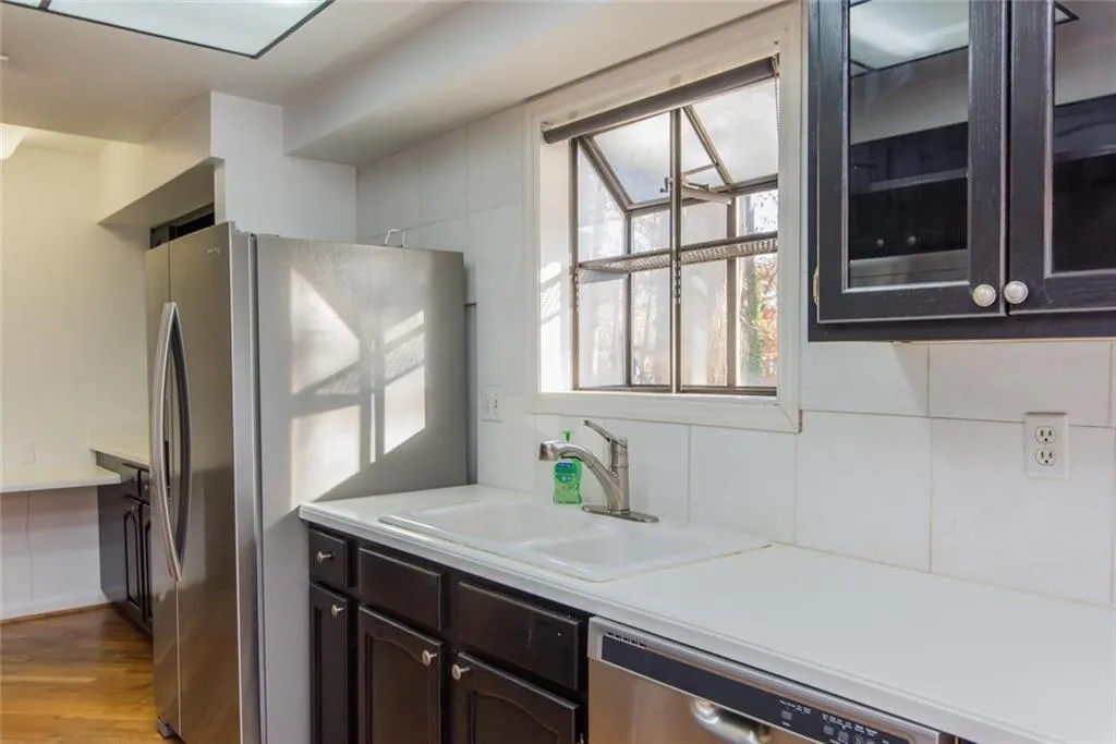 301 Dunwoody Chace, Sandy Springs, Georgia 30328, 3 Bedrooms Bedrooms, ,3 BathroomsBathrooms,Residential,Sold,301 Dunwoody Chace,6106458