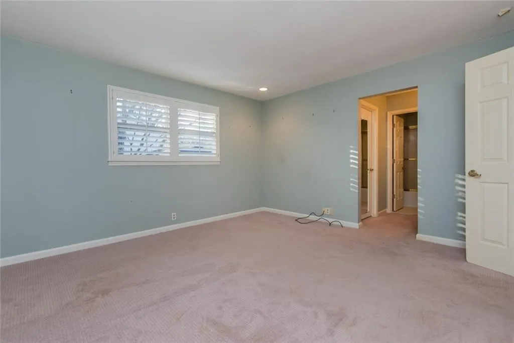 301 Dunwoody Chace, Sandy Springs, Georgia 30328, 3 Bedrooms Bedrooms, ,3 BathroomsBathrooms,Residential,Sold,301 Dunwoody Chace,6106458