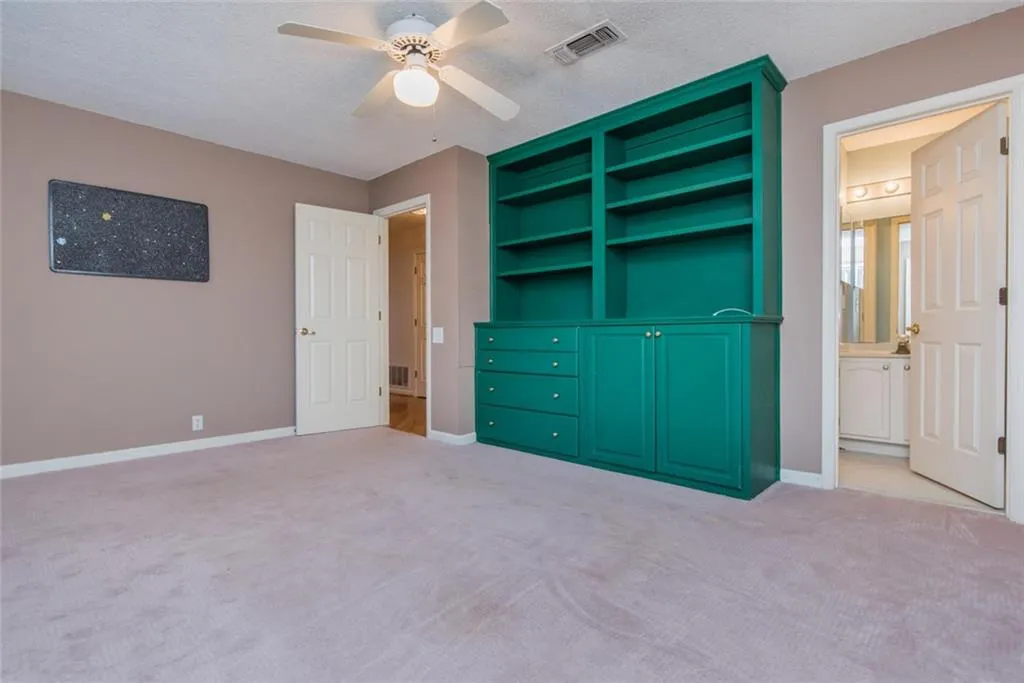 301 Dunwoody Chace, Sandy Springs, Georgia 30328, 3 Bedrooms Bedrooms, ,3 BathroomsBathrooms,Residential,Sold,301 Dunwoody Chace,6106458