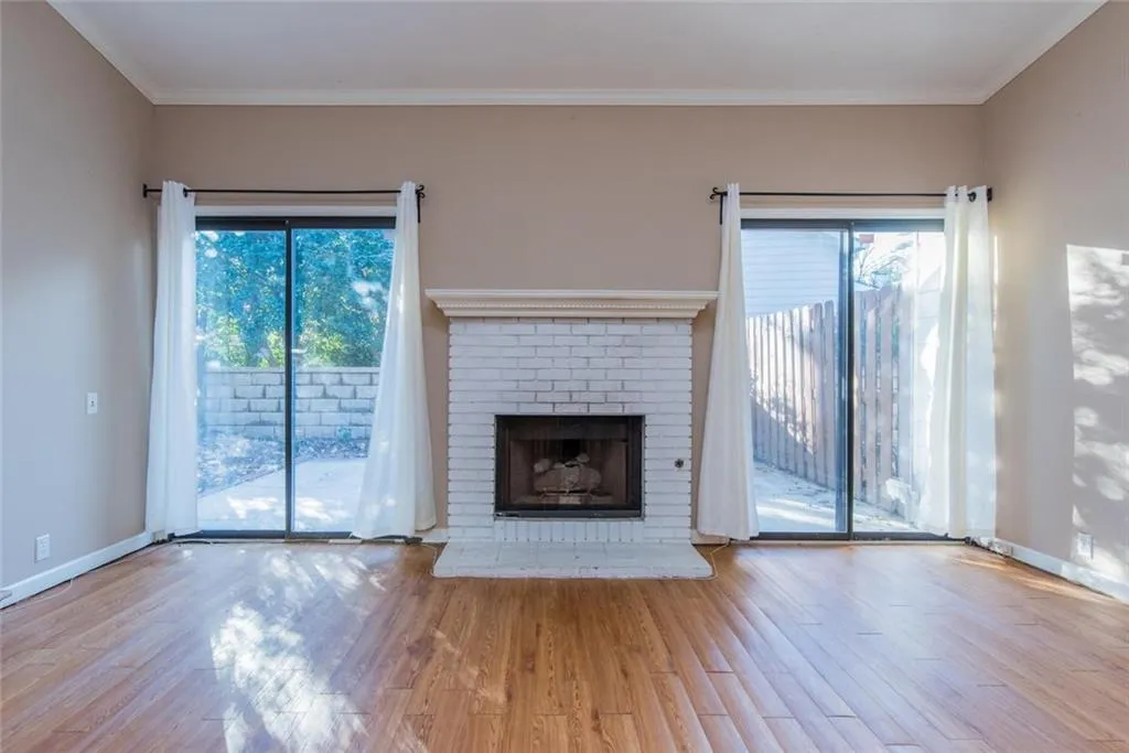 301 Dunwoody Chace, Sandy Springs, Georgia 30328, 3 Bedrooms Bedrooms, ,3 BathroomsBathrooms,Residential,Sold,301 Dunwoody Chace,6106458