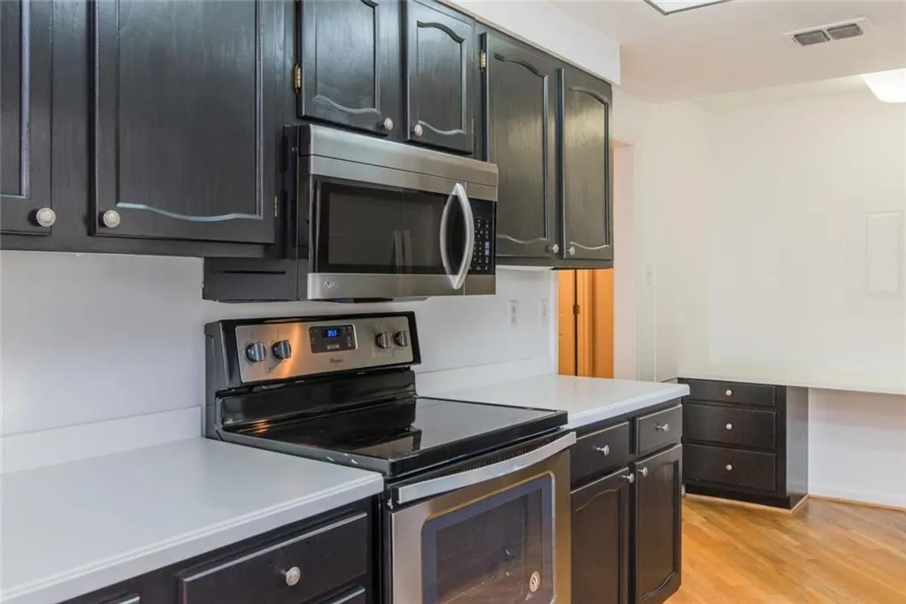 301 Dunwoody Chace, Sandy Springs, Georgia 30328, 3 Bedrooms Bedrooms, ,3 BathroomsBathrooms,Residential,Sold,301 Dunwoody Chace,6106458