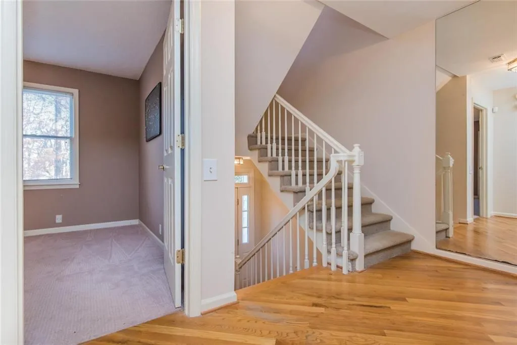 301 Dunwoody Chace, Sandy Springs, Georgia 30328, 3 Bedrooms Bedrooms, ,3 BathroomsBathrooms,Residential,Sold,301 Dunwoody Chace,6106458