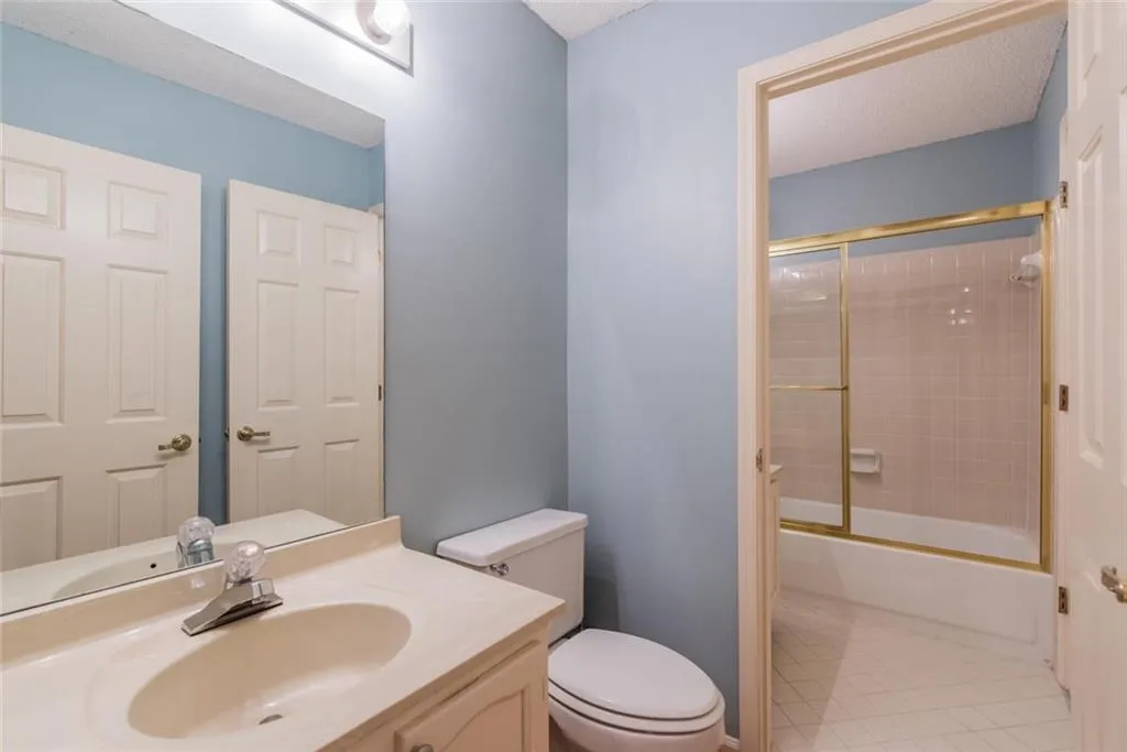 301 Dunwoody Chace, Sandy Springs, Georgia 30328, 3 Bedrooms Bedrooms, ,3 BathroomsBathrooms,Residential,Sold,301 Dunwoody Chace,6106458