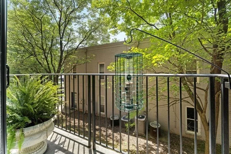 6105 Blue Stone Road Unit 103, Sandy Springs, Georgia 30328, 2 Bedrooms Bedrooms, ,2 BathroomsBathrooms,Residential,Sold,6105 Blue Stone Road Unit 103,7060036