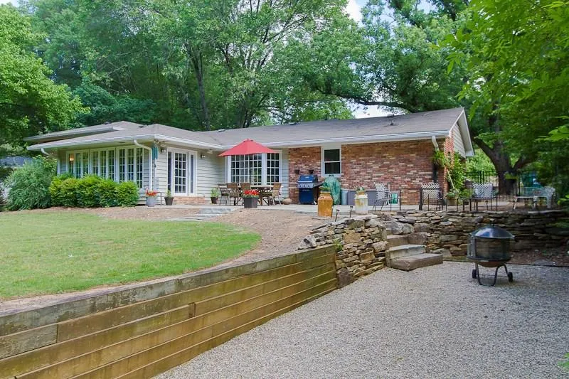 775 E Powderhorn Road Ne, Atlanta, Georgia 30342, 4 Bedrooms Bedrooms, ,3 BathroomsBathrooms,Residential,Sold,775 E Powderhorn Road Ne,5543057