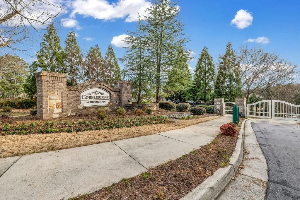 1992 Cobblestone Circle Ne, Brookhaven, Georgia 30319, 3 Bedrooms Bedrooms, ,3 BathroomsBathrooms,Residential,Sold,1992 Cobblestone Circle Ne,7529305