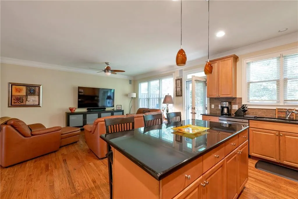 103 Glentown Way, Atlanta, Georgia 30328, 3 Bedrooms Bedrooms, ,3 BathroomsBathrooms,Residential,Sold,103 Glentown Way,7474682