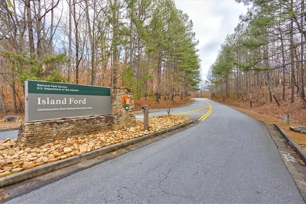 1302 Natchez Trace, Sandy Springs, Georgia 30350, 2 Bedrooms Bedrooms, ,1 BathroomBathrooms,Residential,Sold,1302 Natchez Trace,7166297