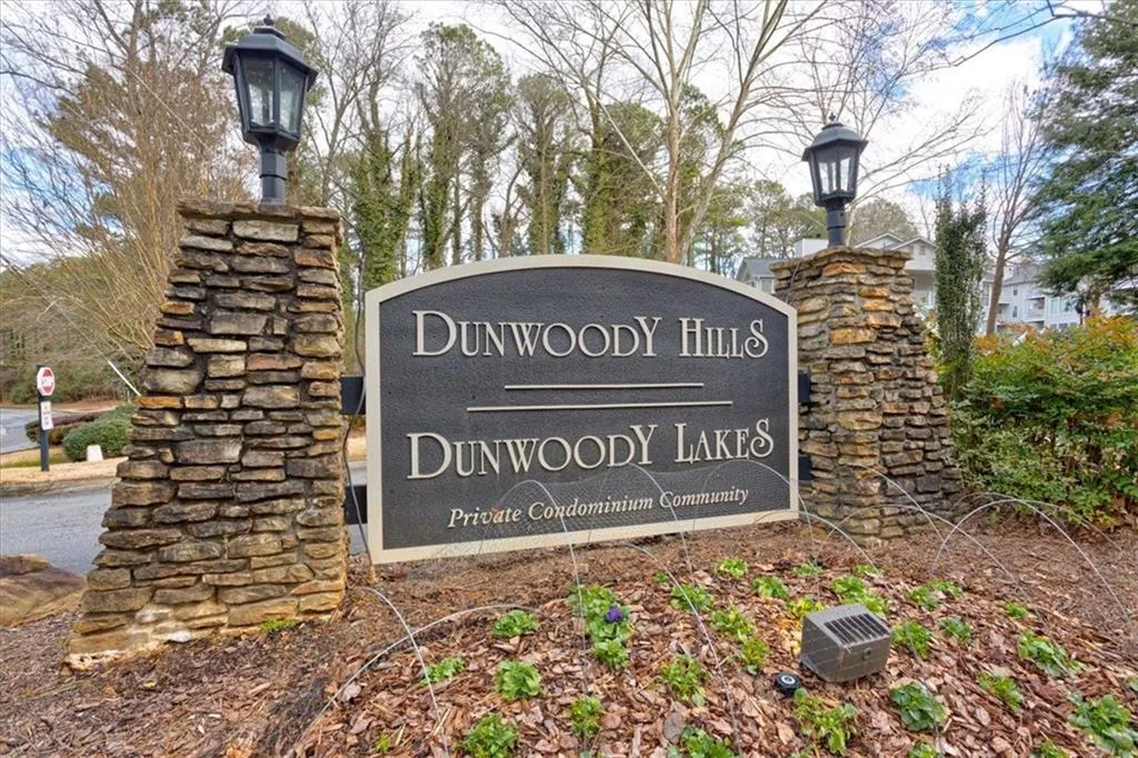 1302 Natchez Trace, Sandy Springs, Georgia 30350, 2 Bedrooms Bedrooms, ,1 BathroomBathrooms,Residential,Sold,1302 Natchez Trace,7166297