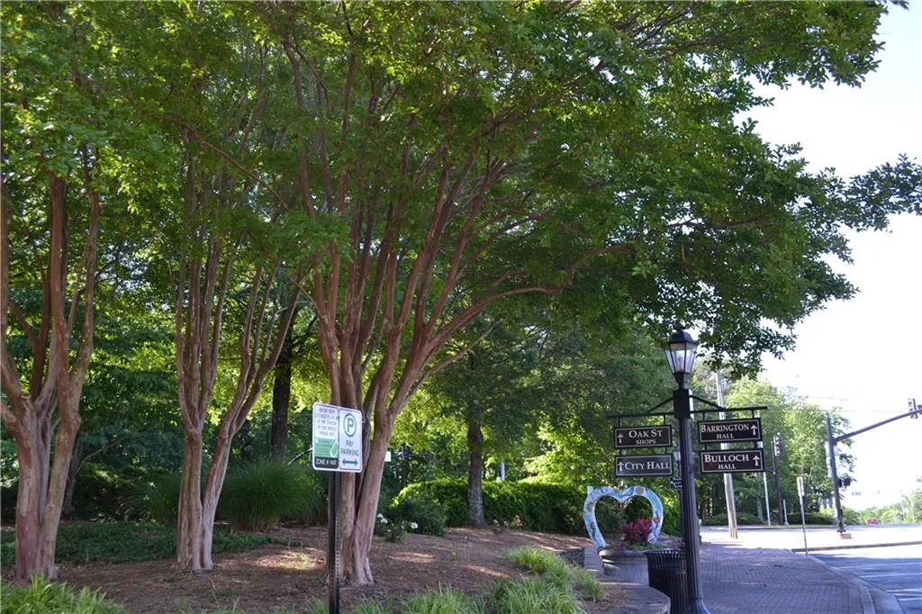 1302 Natchez Trace, Sandy Springs, Georgia 30350, 2 Bedrooms Bedrooms, ,1 BathroomBathrooms,Residential,Sold,1302 Natchez Trace,7166297