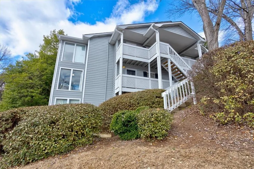 1302 Natchez Trace, Sandy Springs, Georgia 30350, 2 Bedrooms Bedrooms, ,1 BathroomBathrooms,Residential,Sold,1302 Natchez Trace,7166297