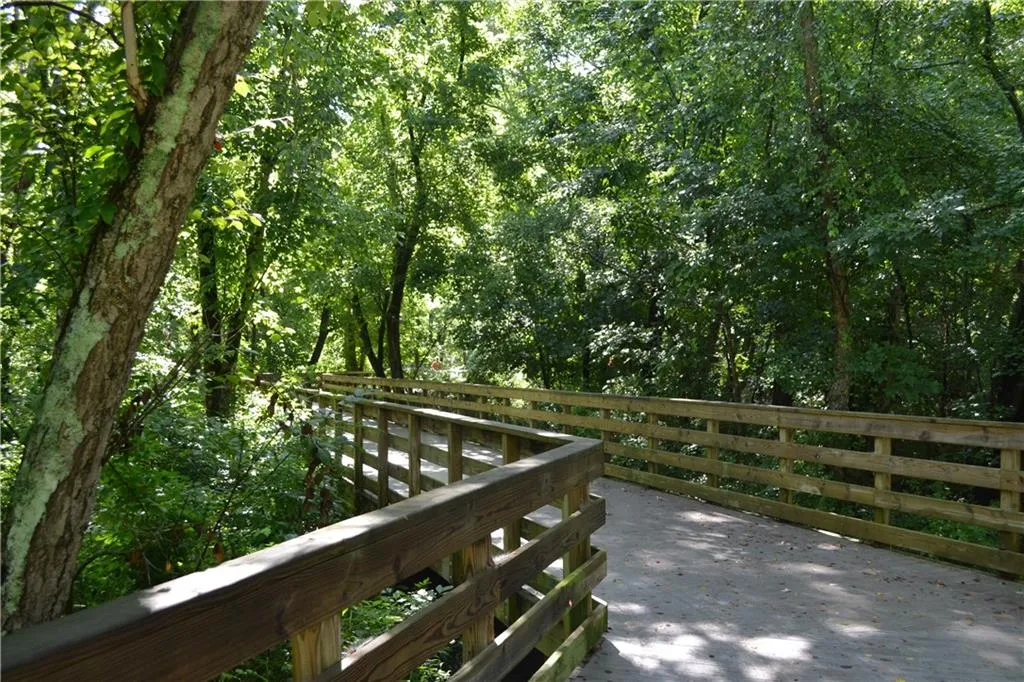 1302 Natchez Trace, Sandy Springs, Georgia 30350, 2 Bedrooms Bedrooms, ,1 BathroomBathrooms,Residential,Sold,1302 Natchez Trace,7166297
