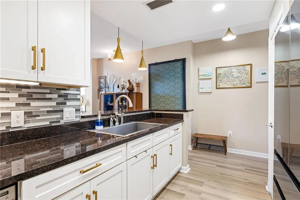 3040 Peachtree Road Nw Unit 1013, Atlanta, Georgia 30305, 1 Bedroom Bedrooms, 0 ,1 BathroomBathrooms,Residential,For Sale,3040 Peachtree Road Nw Unit 1013,7742848