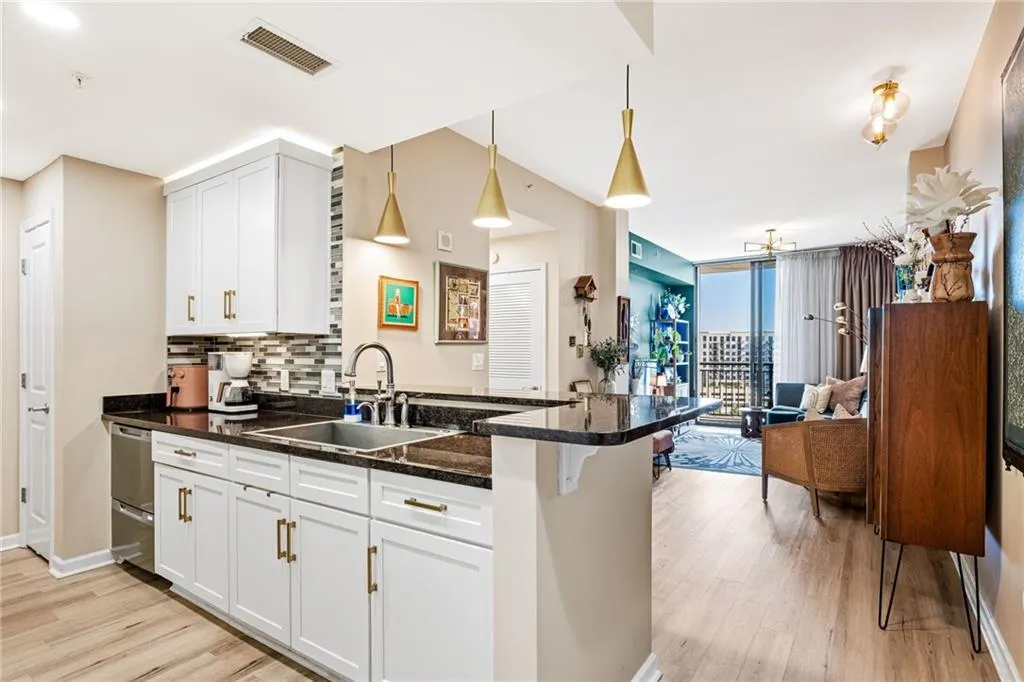 3040 Peachtree Road Nw Unit 1013, Atlanta, Georgia 30305, 1 Bedroom Bedrooms, 0 ,1 BathroomBathrooms,Residential,For Sale,3040 Peachtree Road Nw Unit 1013,7742848