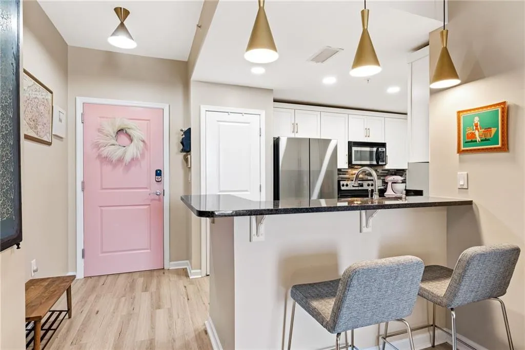 3040 Peachtree Road Nw Unit 1013, Atlanta, Georgia 30305, 1 Bedroom Bedrooms, 0 ,1 BathroomBathrooms,Residential,For Sale,3040 Peachtree Road Nw Unit 1013,7742848