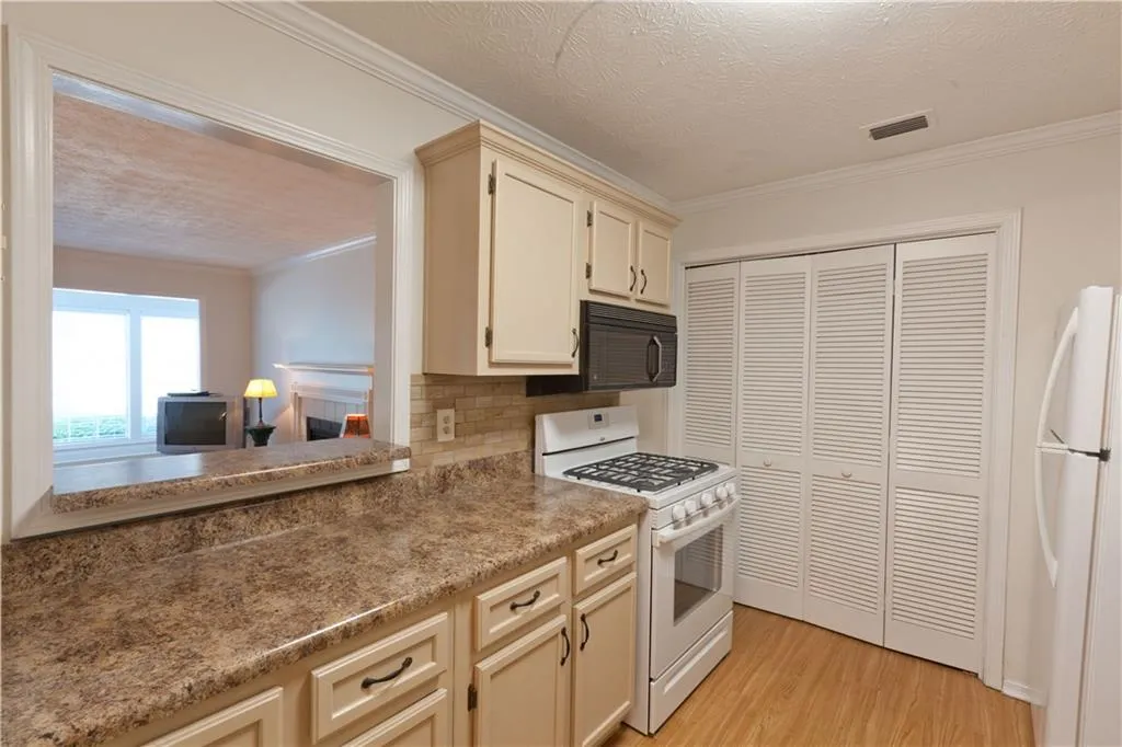 1601 Gettysburg Place Unit 1601, Sandy Springs, Georgia 30350, 2 Bedrooms Bedrooms, ,2 BathroomsBathrooms,Residential,Sold,1601 Gettysburg Place Unit 1601,5838169