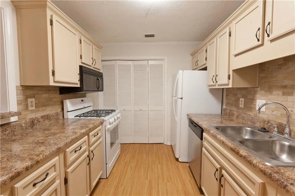 1601 Gettysburg Place Unit 1601, Sandy Springs, Georgia 30350, 2 Bedrooms Bedrooms, ,2 BathroomsBathrooms,Residential,Sold,1601 Gettysburg Place Unit 1601,5838169
