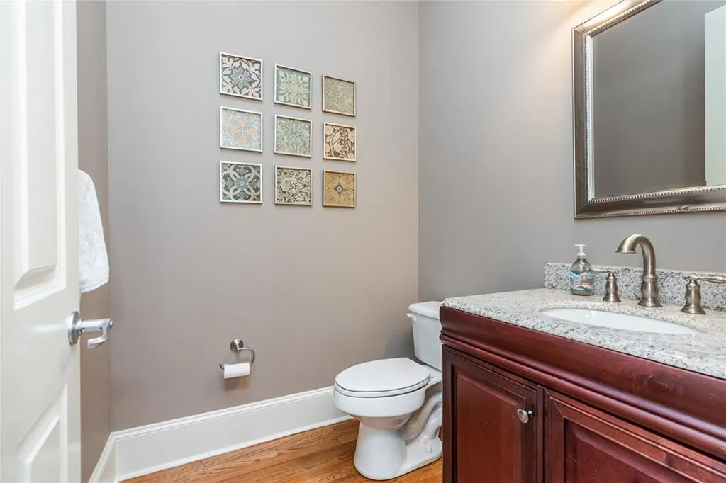 5446 Glenridge View, Sandy Springs, Georgia 30342, 3 Bedrooms Bedrooms, ,3 BathroomsBathrooms,Residential,Sold,5446 Glenridge View,6896512