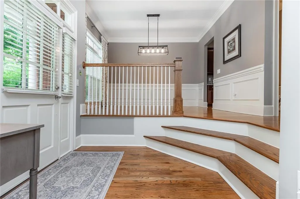 5446 Glenridge View, Sandy Springs, Georgia 30342, 3 Bedrooms Bedrooms, ,3 BathroomsBathrooms,Residential,Sold,5446 Glenridge View,6896512