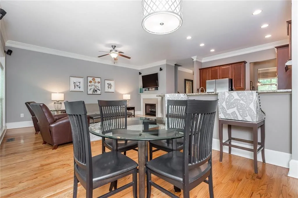 5446 Glenridge View, Sandy Springs, Georgia 30342, 3 Bedrooms Bedrooms, ,3 BathroomsBathrooms,Residential,Sold,5446 Glenridge View,6896512