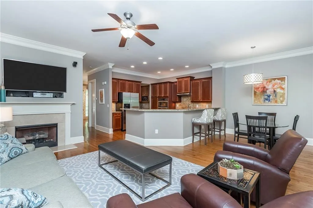 5446 Glenridge View, Sandy Springs, Georgia 30342, 3 Bedrooms Bedrooms, ,3 BathroomsBathrooms,Residential,Sold,5446 Glenridge View,6896512