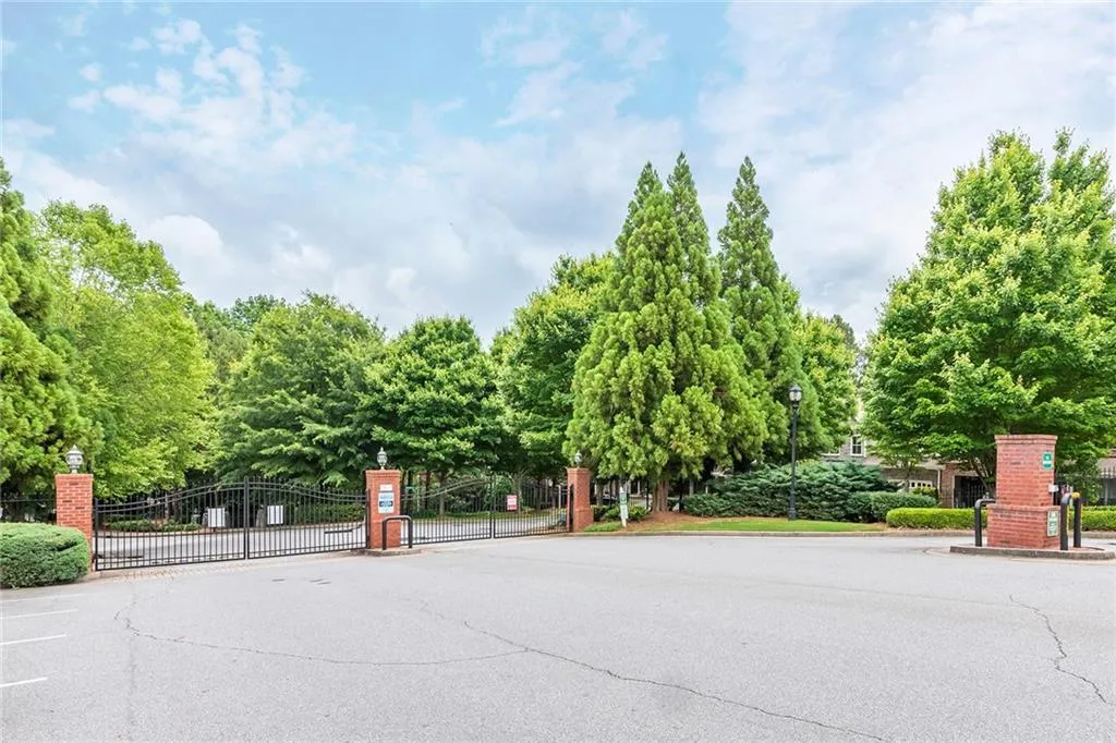 5446 Glenridge View, Sandy Springs, Georgia 30342, 3 Bedrooms Bedrooms, ,3 BathroomsBathrooms,Residential,Sold,5446 Glenridge View,6896512