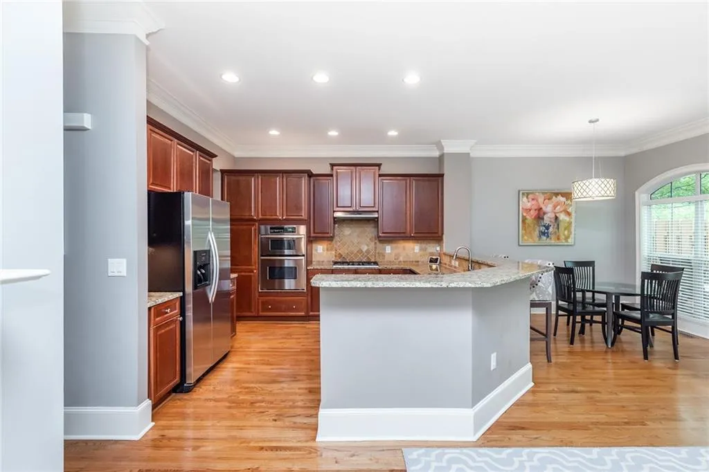 5446 Glenridge View, Sandy Springs, Georgia 30342, 3 Bedrooms Bedrooms, ,3 BathroomsBathrooms,Residential,Sold,5446 Glenridge View,6896512