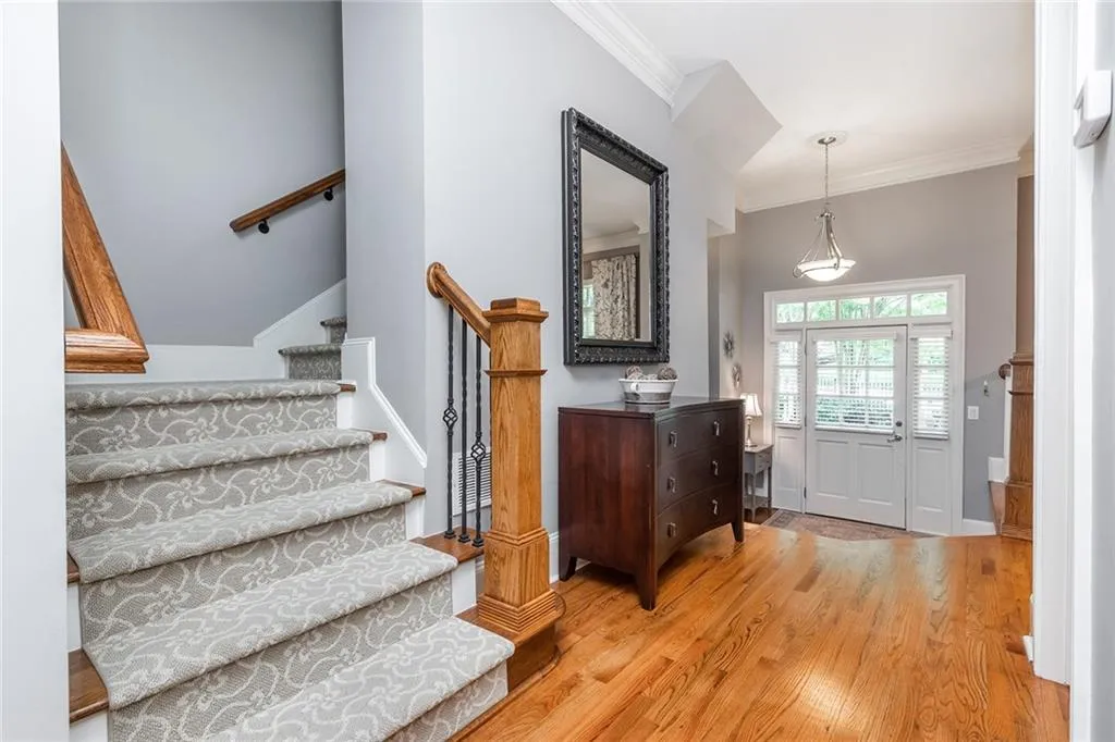 5446 Glenridge View, Sandy Springs, Georgia 30342, 3 Bedrooms Bedrooms, ,3 BathroomsBathrooms,Residential,Sold,5446 Glenridge View,6896512