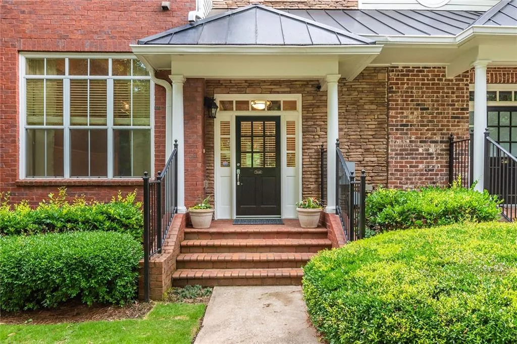5446 Glenridge View, Sandy Springs, Georgia 30342, 3 Bedrooms Bedrooms, ,3 BathroomsBathrooms,Residential,Sold,5446 Glenridge View,6896512