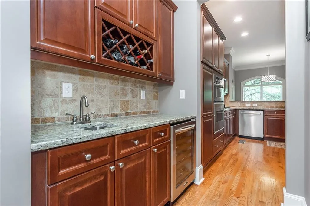 5446 Glenridge View, Sandy Springs, Georgia 30342, 3 Bedrooms Bedrooms, ,3 BathroomsBathrooms,Residential,Sold,5446 Glenridge View,6896512