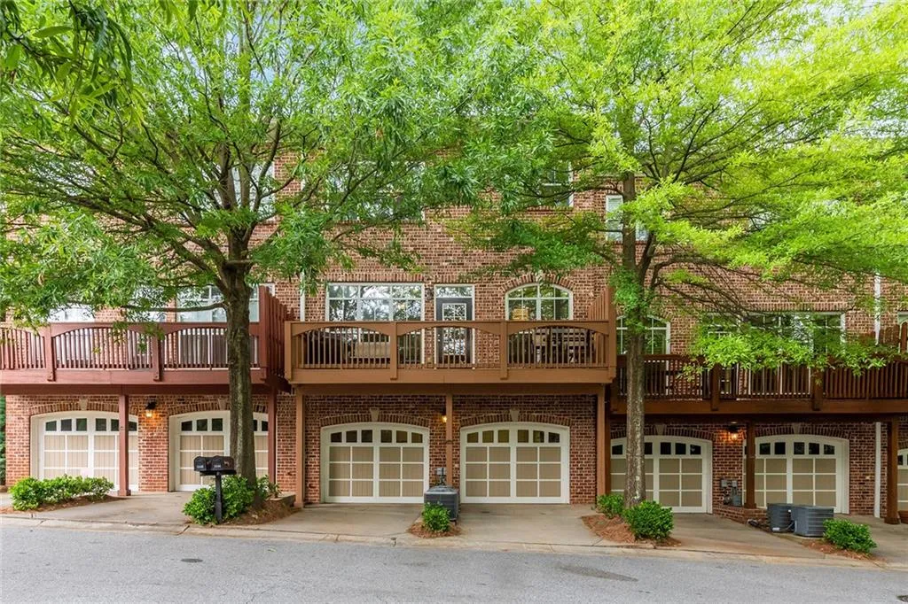 5446 Glenridge View, Sandy Springs, Georgia 30342, 3 Bedrooms Bedrooms, ,3 BathroomsBathrooms,Residential,Sold,5446 Glenridge View,6896512