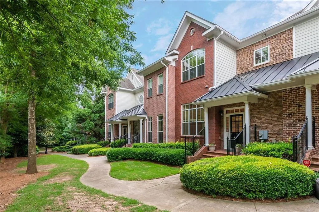 5446 Glenridge View, Sandy Springs, Georgia 30342, 3 Bedrooms Bedrooms, ,3 BathroomsBathrooms,Residential,Sold,5446 Glenridge View,6896512