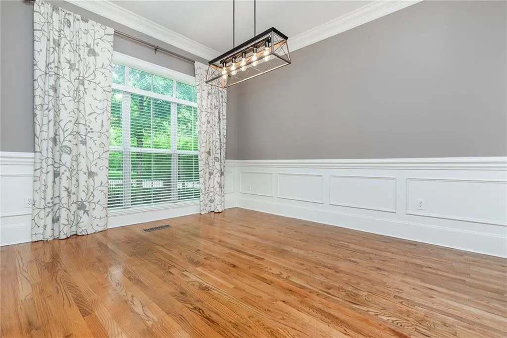 5446 Glenridge View, Sandy Springs, Georgia 30342, 3 Bedrooms Bedrooms, ,3 BathroomsBathrooms,Residential,Sold,5446 Glenridge View,6896512