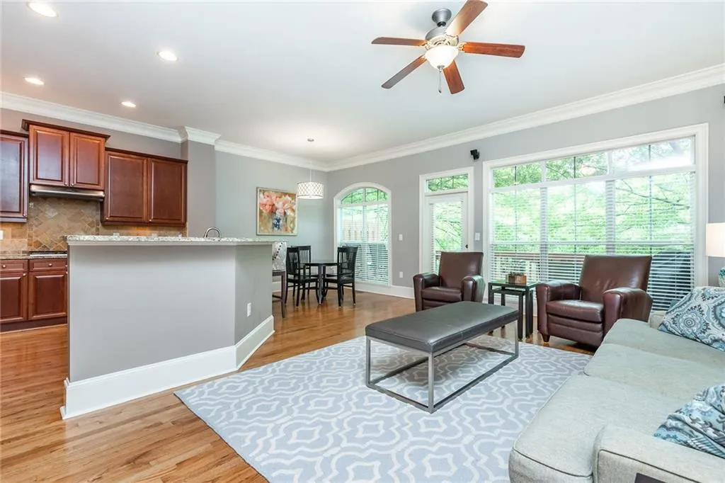 5446 Glenridge View, Sandy Springs, Georgia 30342, 3 Bedrooms Bedrooms, ,3 BathroomsBathrooms,Residential,Sold,5446 Glenridge View,6896512